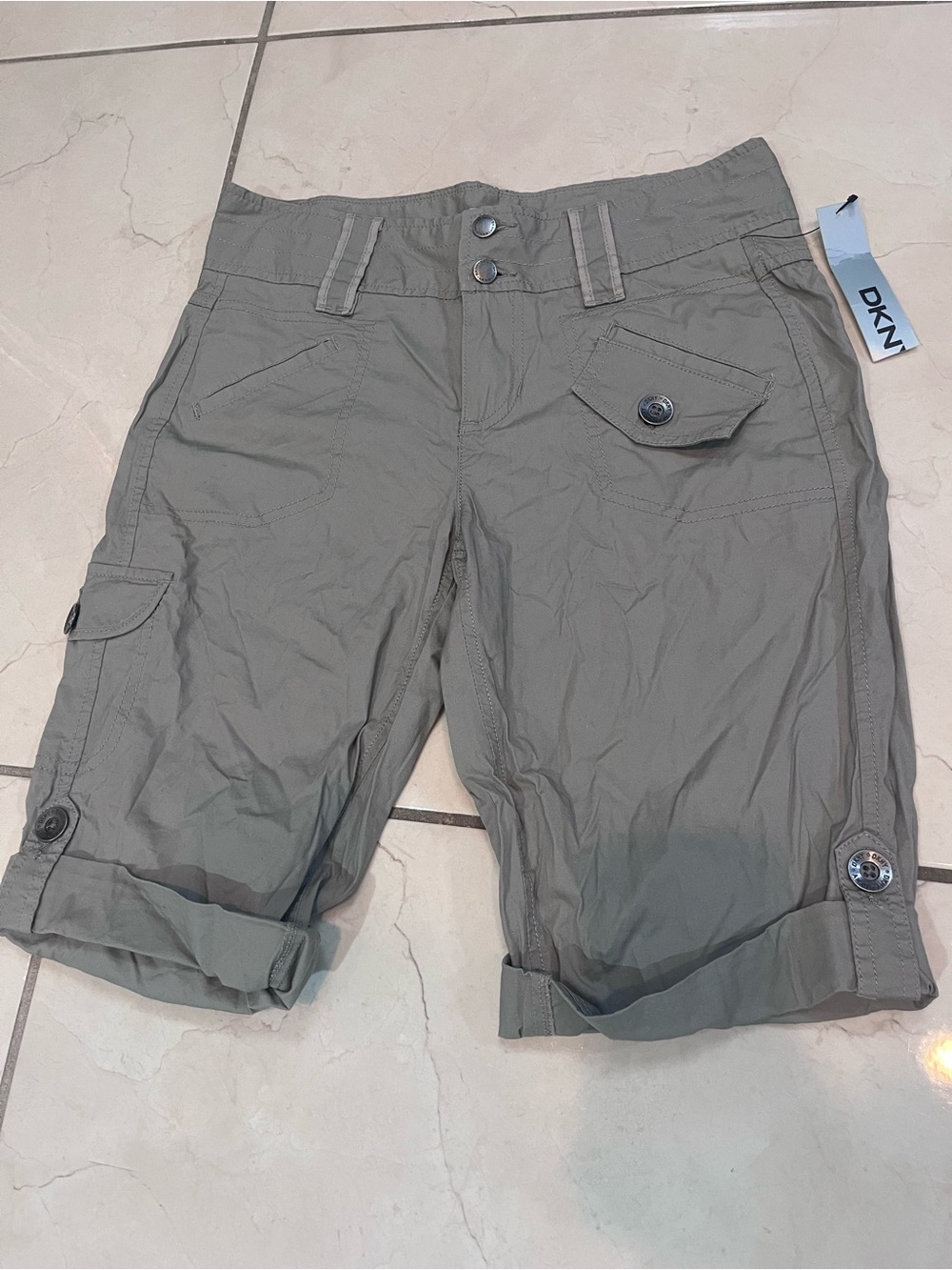 DKNY womens Olive Cargo Roll-Tab Shorts